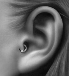 Piercing no Tragus Piercing no Tragus