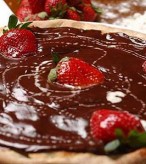 Pizza de chocolate com morango