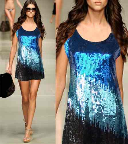 Vestido em paetê em tons de azul degradê