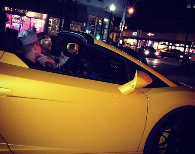 Foto da Lamborghini que o cantor estava dirigindo quando foi abordado pela polícia. (Foto: Reprodução / Instagram)